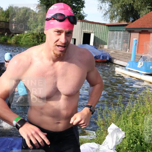 31.08.2025 - Elbe Triathlon Hamburg Luisa Fischer http://msf.ph/oto/8676261 31.08.2025 09:06:19 Schwimmen 410, 416, 524, 530, 598 meine-sportfotos.de