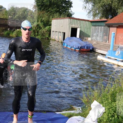 31.08.2025 - Elbe Triathlon Hamburg Luisa Fischer http://msf.ph/oto/8676265 31.08.2025 09:06:21 Schwimmen 410, 416, 524, 530, 598 meine-sportfotos.de