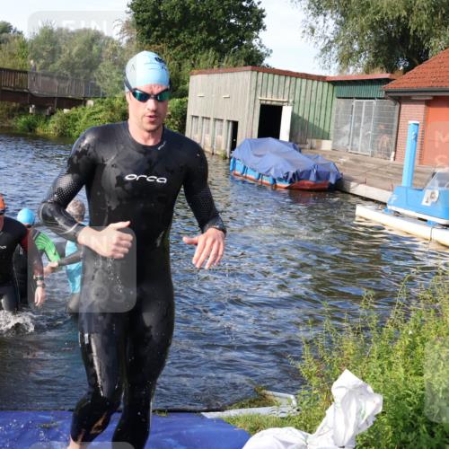 31.08.2025 - Elbe Triathlon Hamburg Luisa Fischer http://msf.ph/oto/8676267 31.08.2025 09:06:21 Schwimmen 410, 416, 524, 530, 598 meine-sportfotos.de