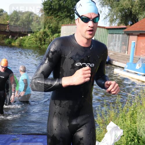 31.08.2025 - Elbe Triathlon Hamburg Luisa Fischer http://msf.ph/oto/8676270 31.08.2025 09:06:22 Schwimmen 416, 524, 530, 598 meine-sportfotos.de