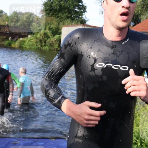 31.08.2025 - Elbe Triathlon Hamburg Luisa Fischer http://msf.ph/oto/8676271 31.08.2025 09:06:22 Schwimmen 416, 524, 530, 598 meine-sportfotos.de