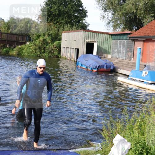 31.08.2025 - Elbe Triathlon Hamburg Luisa Fischer http://msf.ph/oto/8676288 31.08.2025 09:06:28 Schwimmen 416, 530, 537 meine-sportfotos.de