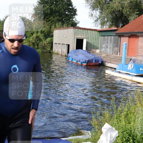 31.08.2025 - Elbe Triathlon Hamburg Luisa Fischer http://msf.ph/oto/8676303 31.08.2025 09:06:31 Schwimmen 530, 537 meine-sportfotos.de