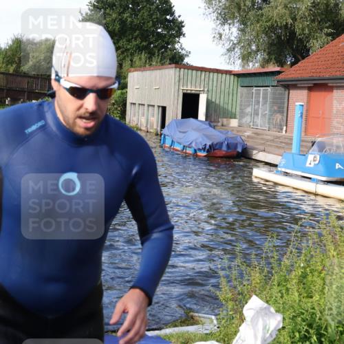 31.08.2025 - Elbe Triathlon Hamburg Luisa Fischer http://msf.ph/oto/8676304 31.08.2025 09:06:31 Schwimmen 530, 537 meine-sportfotos.de
