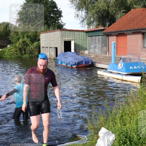 31.08.2025 - Elbe Triathlon Hamburg Luisa Fischer http://msf.ph/oto/8676338 31.08.2025 09:07:01 Schwimmen 391, 508, 526 meine-sportfotos.de