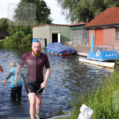 31.08.2025 - Elbe Triathlon Hamburg Luisa Fischer http://msf.ph/oto/8676340 31.08.2025 09:07:01 Schwimmen 391, 508, 526 meine-sportfotos.de