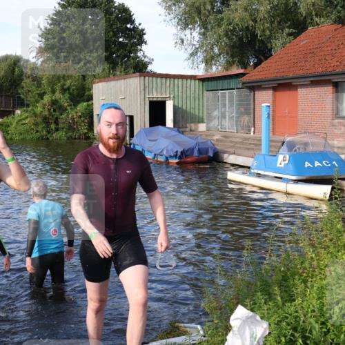 31.08.2025 - Elbe Triathlon Hamburg Luisa Fischer http://msf.ph/oto/8676342 31.08.2025 09:07:02 Schwimmen 391, 508, 526 meine-sportfotos.de