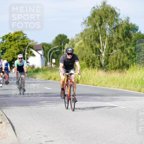 31.08.2025 - Elbe Triathlon Hamburg Michael Burmester http://msf.ph/oto/8676343 31.08.2025 10:23:43 Radfahren 836, 945, 1065, 1091, 1095 meine-sportfotos.de