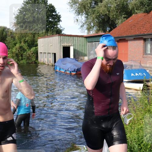 31.08.2025 - Elbe Triathlon Hamburg Luisa Fischer http://msf.ph/oto/8676348 31.08.2025 09:07:03 Schwimmen 391, 508, 526 meine-sportfotos.de