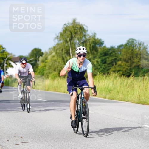 31.08.2025 - Elbe Triathlon Hamburg Michael Burmester http://msf.ph/oto/8676358 31.08.2025 10:23:45 Radfahren 945, 1065, 1091, 1095 meine-sportfotos.de
