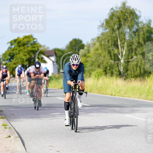 31.08.2025 - Elbe Triathlon Hamburg Michael Burmester http://msf.ph/oto/8676389 31.08.2025 10:23:52 Radfahren 704, 818, 861, 914, 926, 1031, 1043, 1109 meine-sportfotos.de