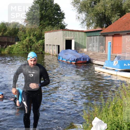 31.08.2025 - Elbe Triathlon Hamburg Luisa Fischer http://msf.ph/oto/8676390 31.08.2025 09:07:28 Schwimmen 388, 405, 618 meine-sportfotos.de