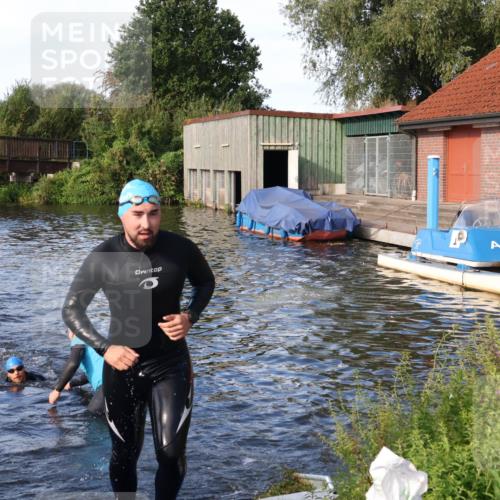 31.08.2025 - Elbe Triathlon Hamburg Luisa Fischer http://msf.ph/oto/8676391 31.08.2025 09:07:28 Schwimmen 388, 405, 618 meine-sportfotos.de