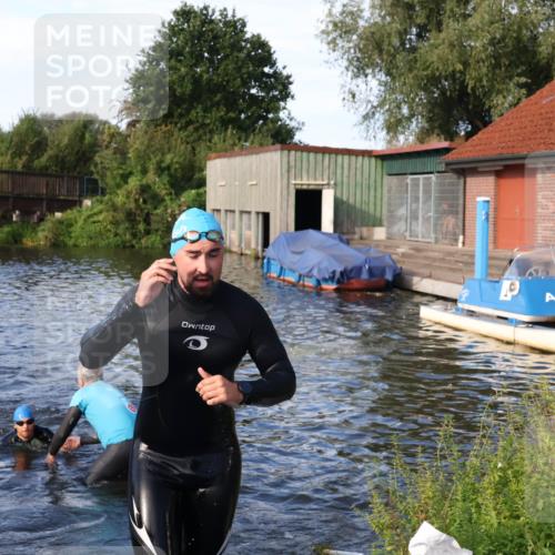 31.08.2025 - Elbe Triathlon Hamburg Luisa Fischer http://msf.ph/oto/8676393 31.08.2025 09:07:29 Schwimmen 388, 402, 405, 618 meine-sportfotos.de