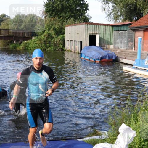 31.08.2025 - Elbe Triathlon Hamburg Luisa Fischer http://msf.ph/oto/8676408 31.08.2025 09:07:33 Schwimmen 402, 405, 487, 618 meine-sportfotos.de