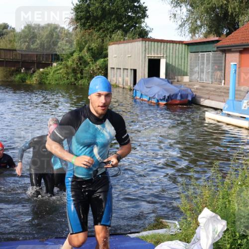 31.08.2025 - Elbe Triathlon Hamburg Luisa Fischer http://msf.ph/oto/8676411 31.08.2025 09:07:33 Schwimmen 402, 405, 487, 618 meine-sportfotos.de