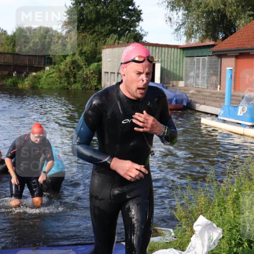 31.08.2025 - Elbe Triathlon Hamburg Luisa Fischer http://msf.ph/oto/8676423 31.08.2025 09:07:36 Schwimmen 402, 405, 487, 618 meine-sportfotos.de