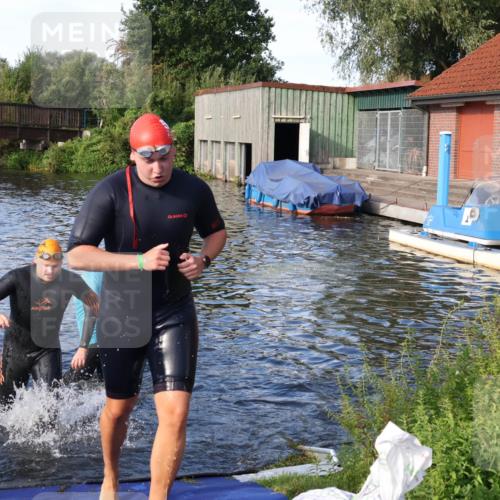 31.08.2025 - Elbe Triathlon Hamburg Luisa Fischer http://msf.ph/oto/8676432 31.08.2025 09:07:39 Schwimmen 402, 487, 618 meine-sportfotos.de