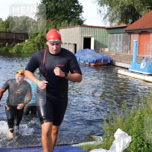 31.08.2025 - Elbe Triathlon Hamburg Luisa Fischer http://msf.ph/oto/8676433 31.08.2025 09:07:40 Schwimmen 402, 487 meine-sportfotos.de