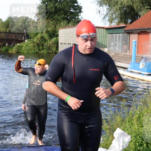 31.08.2025 - Elbe Triathlon Hamburg Luisa Fischer http://msf.ph/oto/8676436 31.08.2025 09:07:40 Schwimmen 402, 487 meine-sportfotos.de