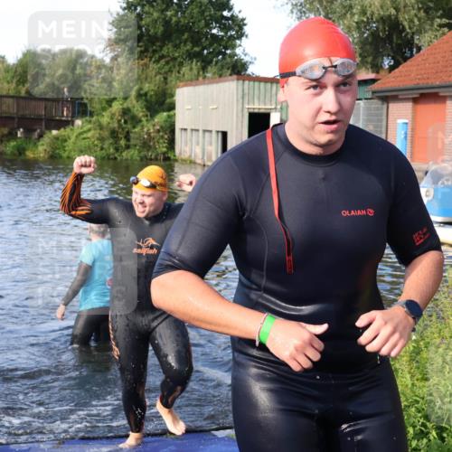 31.08.2025 - Elbe Triathlon Hamburg Luisa Fischer http://msf.ph/oto/8676437 31.08.2025 09:07:41 Schwimmen 402, 487 meine-sportfotos.de