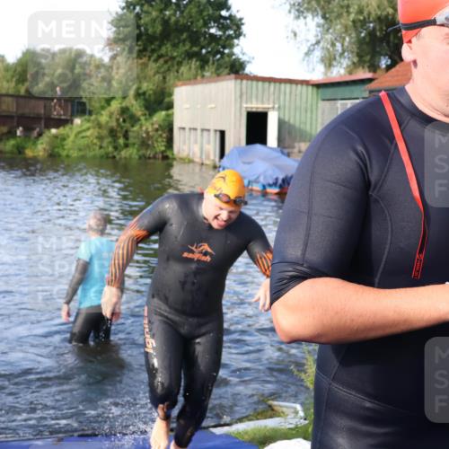 31.08.2025 - Elbe Triathlon Hamburg Luisa Fischer http://msf.ph/oto/8676441 31.08.2025 09:07:41 Schwimmen 402, 487 meine-sportfotos.de