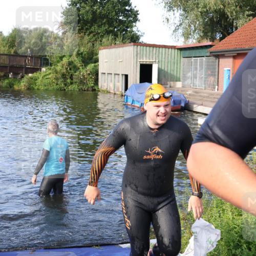 31.08.2025 - Elbe Triathlon Hamburg Luisa Fischer http://msf.ph/oto/8676443 31.08.2025 09:07:41 Schwimmen 402, 487 meine-sportfotos.de
