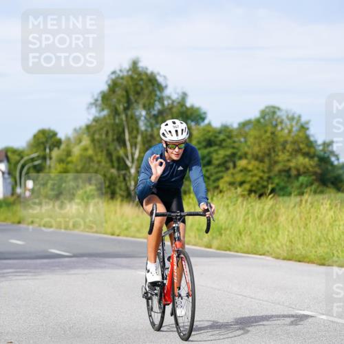 31.08.2025 - Elbe Triathlon Hamburg Michael Burmester http://msf.ph/oto/8676471 31.08.2025 10:24:09 Radfahren 761, 962, 997, 1018, 1076, 1158 meine-sportfotos.de