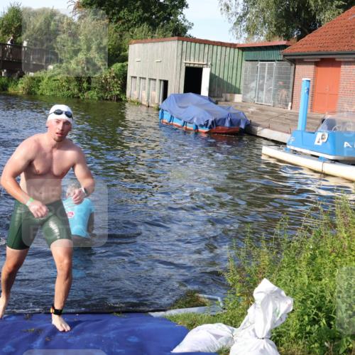 31.08.2025 - Elbe Triathlon Hamburg Luisa Fischer http://msf.ph/oto/8676487 31.08.2025 09:08:39 Schwimmen 399, 633, 636 meine-sportfotos.de