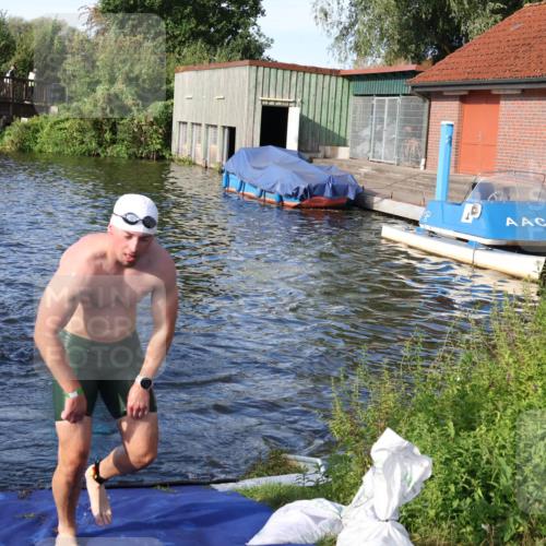 31.08.2025 - Elbe Triathlon Hamburg Luisa Fischer http://msf.ph/oto/8676491 31.08.2025 09:08:39 Schwimmen 399, 633, 636 meine-sportfotos.de