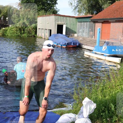 31.08.2025 - Elbe Triathlon Hamburg Luisa Fischer http://msf.ph/oto/8676493 31.08.2025 09:08:40 Schwimmen 399, 633, 636 meine-sportfotos.de