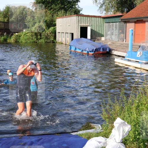 31.08.2025 - Elbe Triathlon Hamburg Luisa Fischer http://msf.ph/oto/8676503 31.08.2025 09:08:51 Schwimmen 422, 497, 521, 925 meine-sportfotos.de