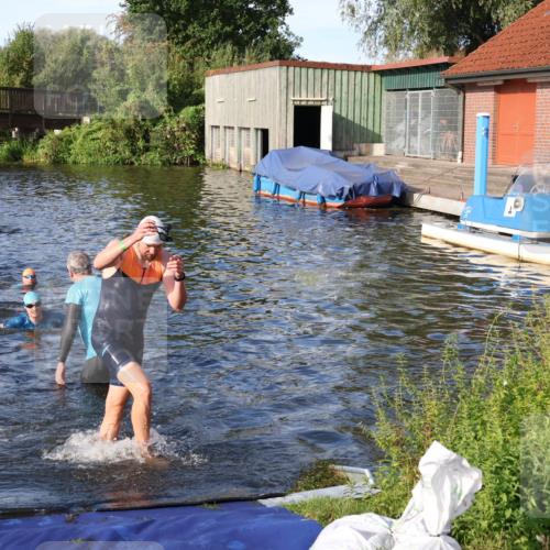 31.08.2025 - Elbe Triathlon Hamburg Luisa Fischer http://msf.ph/oto/8676505 31.08.2025 09:08:51 Schwimmen 422, 497, 521, 925 meine-sportfotos.de