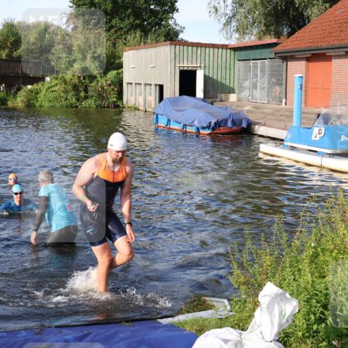 31.08.2025 - Elbe Triathlon Hamburg Luisa Fischer http://msf.ph/oto/8676506 31.08.2025 09:08:52 Schwimmen 422, 497, 521, 925 meine-sportfotos.de