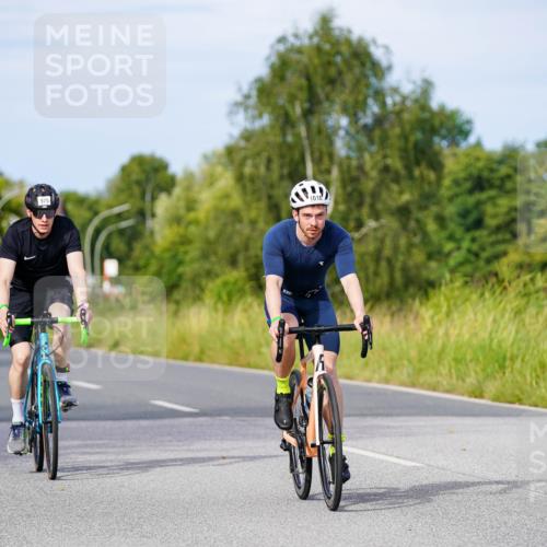 31.08.2025 - Elbe Triathlon Hamburg Michael Burmester http://msf.ph/oto/8676507 31.08.2025 10:24:15 Radfahren 975, 997, 1018, 1047, 1076 meine-sportfotos.de