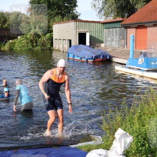 31.08.2025 - Elbe Triathlon Hamburg Luisa Fischer http://msf.ph/oto/8676508 31.08.2025 09:08:52 Schwimmen 422, 497, 521, 925 meine-sportfotos.de