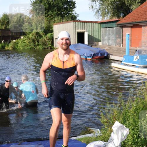 31.08.2025 - Elbe Triathlon Hamburg Luisa Fischer http://msf.ph/oto/8676519 31.08.2025 09:08:54 Schwimmen 422, 497, 521, 925 meine-sportfotos.de