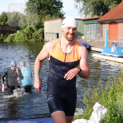 31.08.2025 - Elbe Triathlon Hamburg Luisa Fischer http://msf.ph/oto/8676522 31.08.2025 09:08:55 Schwimmen 422, 472, 497, 521, 925 meine-sportfotos.de