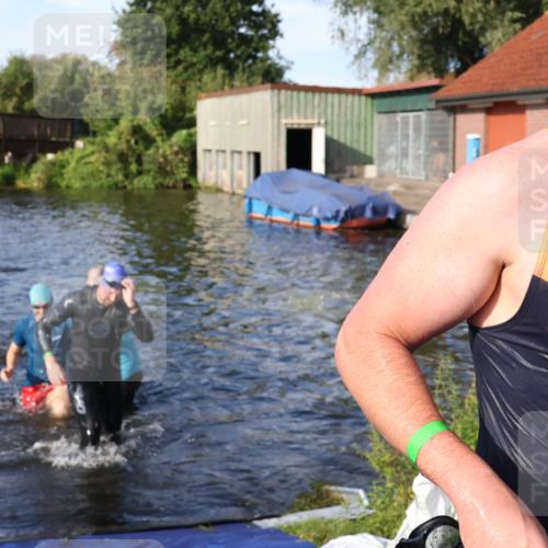 31.08.2025 - Elbe Triathlon Hamburg Luisa Fischer http://msf.ph/oto/8676525 31.08.2025 09:08:55 Schwimmen 422, 472, 497, 521, 925 meine-sportfotos.de