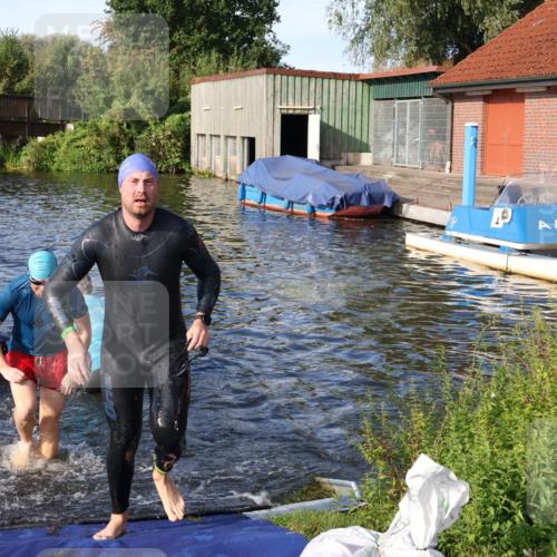 31.08.2025 - Elbe Triathlon Hamburg Luisa Fischer http://msf.ph/oto/8676526 31.08.2025 09:08:57 Schwimmen 422, 472, 497, 521, 925 meine-sportfotos.de