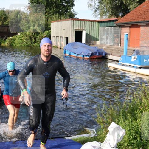 31.08.2025 - Elbe Triathlon Hamburg Luisa Fischer http://msf.ph/oto/8676527 31.08.2025 09:08:57 Schwimmen 422, 472, 497, 521, 925 meine-sportfotos.de