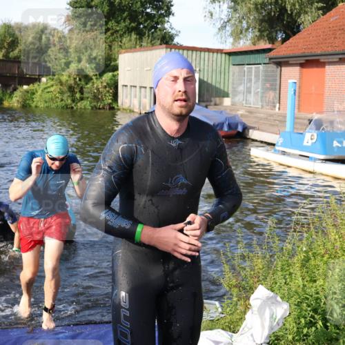 31.08.2025 - Elbe Triathlon Hamburg Luisa Fischer http://msf.ph/oto/8676531 31.08.2025 09:08:58 Schwimmen 418, 422, 472, 497, 521, 925 meine-sportfotos.de