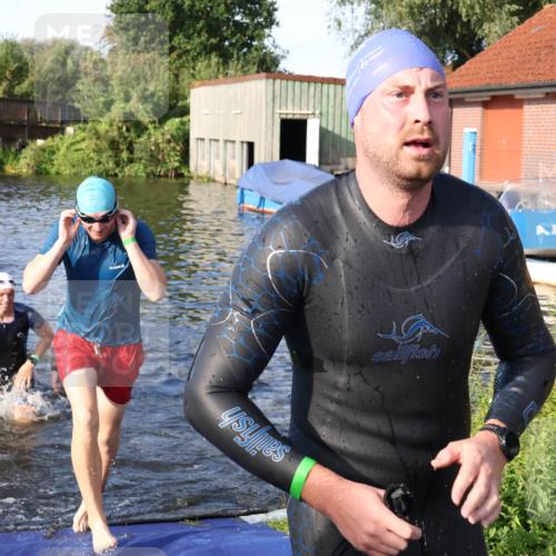 31.08.2025 - Elbe Triathlon Hamburg Luisa Fischer http://msf.ph/oto/8676534 31.08.2025 09:08:58 Schwimmen 418, 422, 472, 497, 521, 925 meine-sportfotos.de