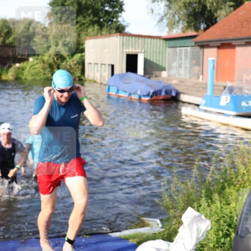 31.08.2025 - Elbe Triathlon Hamburg Luisa Fischer http://msf.ph/oto/8676535 31.08.2025 09:08:59 Schwimmen 418, 472, 497, 521, 925 meine-sportfotos.de