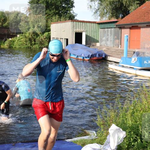 31.08.2025 - Elbe Triathlon Hamburg Luisa Fischer http://msf.ph/oto/8676537 31.08.2025 09:08:59 Schwimmen 418, 472, 497, 521, 925 meine-sportfotos.de