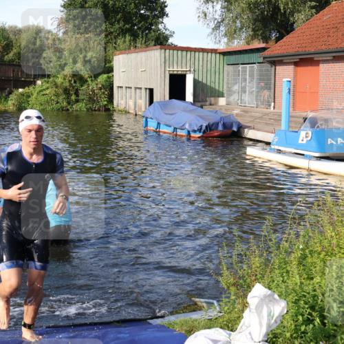 31.08.2025 - Elbe Triathlon Hamburg Luisa Fischer http://msf.ph/oto/8676543 31.08.2025 09:09:00 Schwimmen 418, 472, 497, 521, 925 meine-sportfotos.de