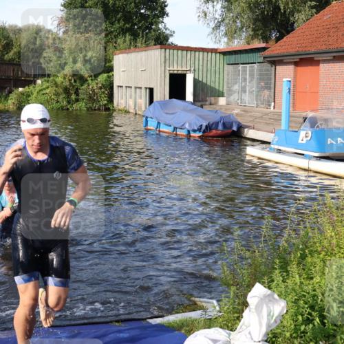 31.08.2025 - Elbe Triathlon Hamburg Luisa Fischer http://msf.ph/oto/8676546 31.08.2025 09:09:01 Schwimmen 418, 472, 497, 521, 925 meine-sportfotos.de