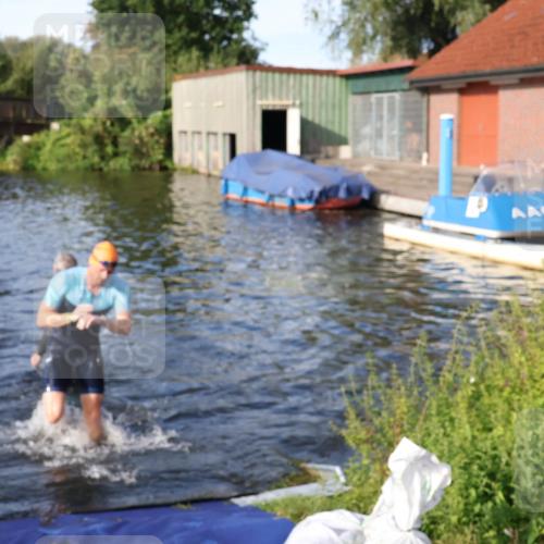 31.08.2025 - Elbe Triathlon Hamburg Luisa Fischer http://msf.ph/oto/8676556 31.08.2025 09:09:03 Schwimmen 418, 472, 925 meine-sportfotos.de