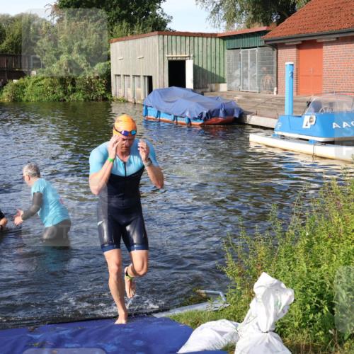31.08.2025 - Elbe Triathlon Hamburg Luisa Fischer http://msf.ph/oto/8676560 31.08.2025 09:09:04 Schwimmen 418, 472, 511, 925 meine-sportfotos.de