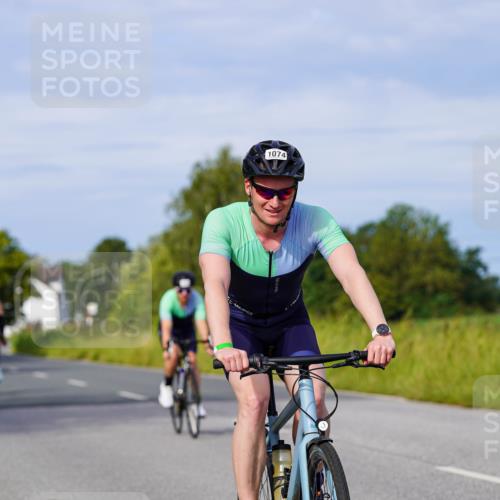 31.08.2025 - Elbe Triathlon Hamburg Michael Burmester http://msf.ph/oto/8676561 31.08.2025 10:24:27 Radfahren 703, 847, 943, 970, 972, 1028, 1074, 1083, 1099 meine-sportfotos.de